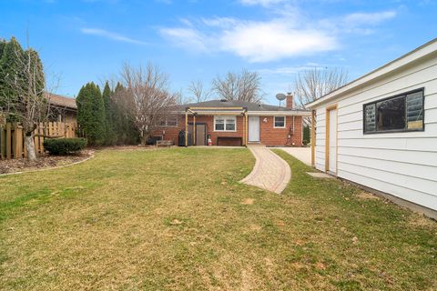 Tiny photo for 702 W Lonnquist Boulevard, Mount Prospect, IL 60056 (MLS # 12594493)