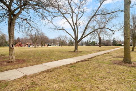 Tiny photo for 702 W Lonnquist Boulevard, Mount Prospect, IL 60056 (MLS # 12594493)