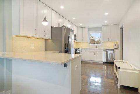 Tiny photo for 702 W Lonnquist Boulevard, Mount Prospect, IL 60056 (MLS # 12594493)