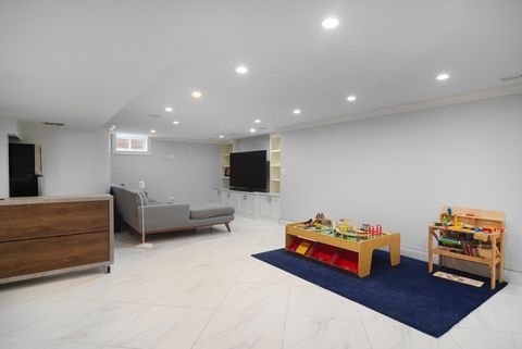 Tiny photo for 702 W Lonnquist Boulevard, Mount Prospect, IL 60056 (MLS # 12594493)