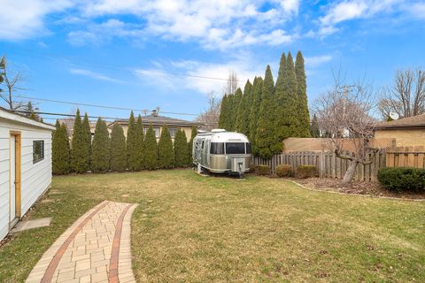 Tiny photo for 702 W Lonnquist Boulevard, Mount Prospect, IL 60056 (MLS # 12594493)