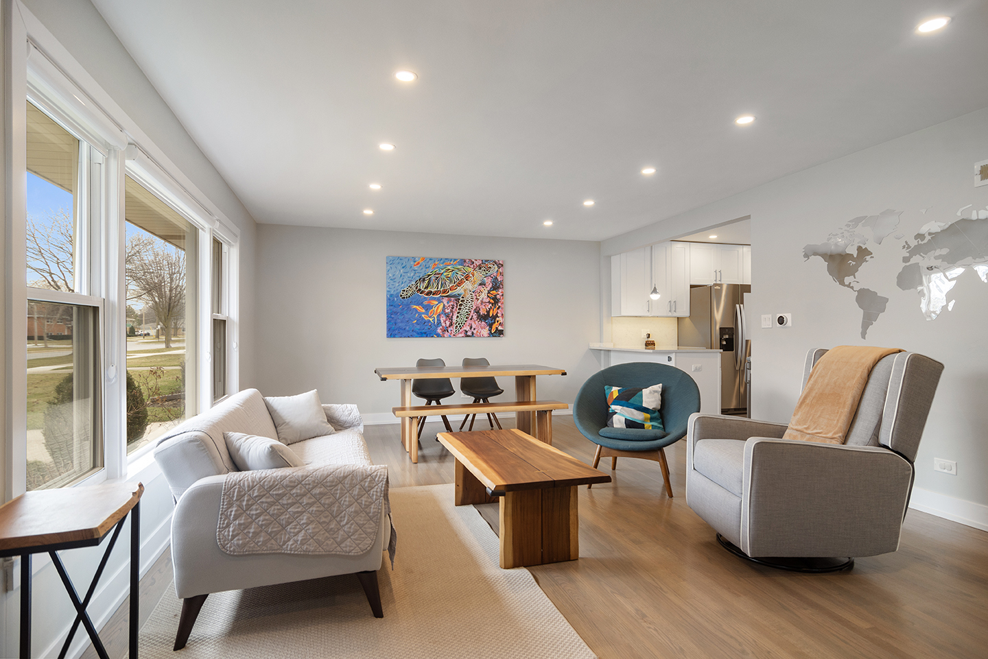 702 W Lonnquist Boulevard