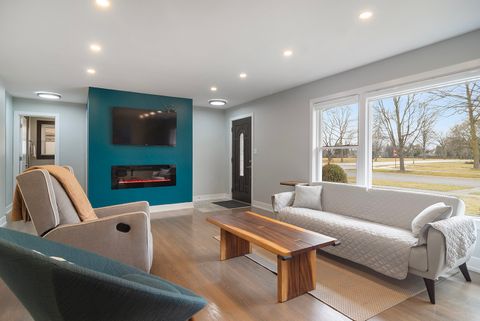 Tiny photo for 702 W Lonnquist Boulevard, Mount Prospect, IL 60056 (MLS # 12594493)