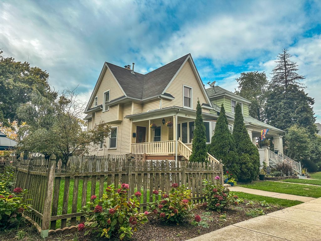 Photo for 3142 Kenilworth Avenue, Berwyn, IL 60402 (MLS # 12492660)