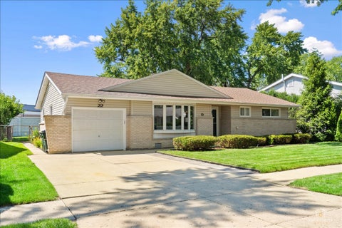Photo of 22 Forest Lane, Elk Grove Village, IL 60007 (MLS # 12699196)