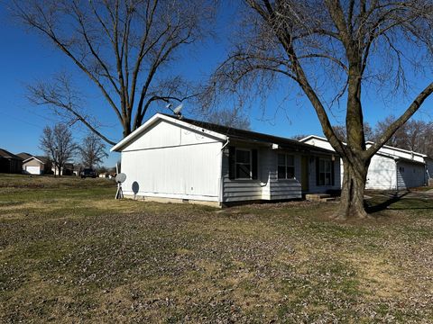 Tiny photo for 1502 S Pine Street, Centralia, IL 62801 (MLS # 12550633)