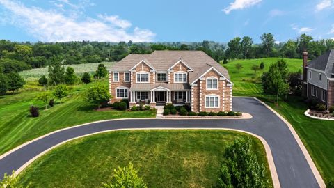 Photo of 28 Shenandoah Circle, South Barrington, IL 60010 (MLS # 12520153)