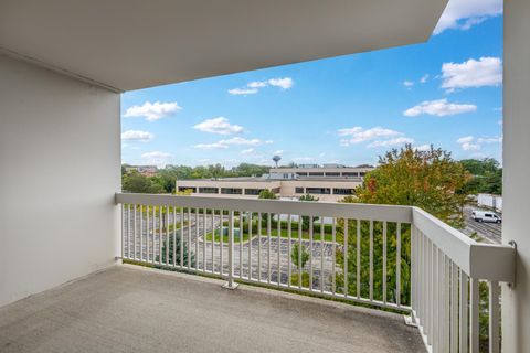 Tiny photo for 2020 Saint Regis Drive #509, Lombard, IL 60148 (MLS # 12479755)