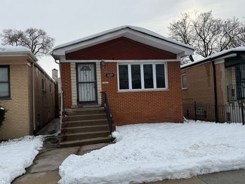 Photo of 1237 E 95th Street, Chicago, IL 60628 (MLS # 12528388)