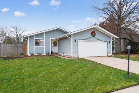 Photo of 154 Abbeywood Circle, Streamwood, IL 60107 (MLS # 12524735)