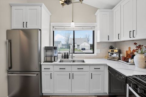 Tiny photo for 154 Abbeywood Circle, Streamwood, IL 60107 (MLS # 12524735)