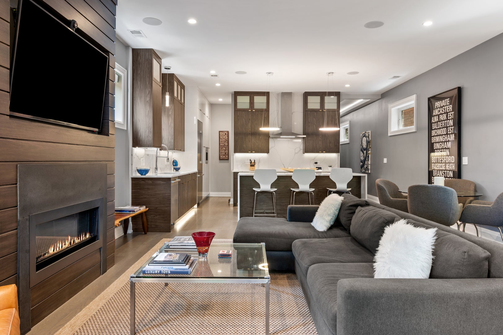729 W Diversey Parkway 2