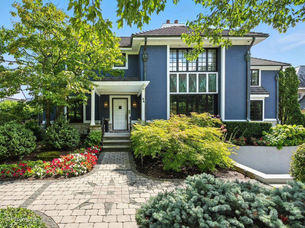 Photo for 24 S WASHINGTON Circle, Hinsdale, IL 60521 (MLS # 12484350)