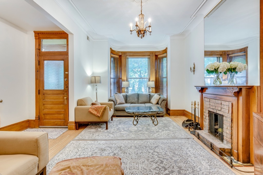 931 W NEWPORT Avenue 1