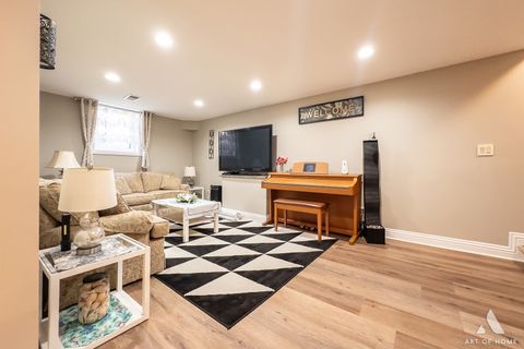 Tiny photo for 124 Sunrise Avenue, Willowbrook, IL 60527 (MLS # 12440001)