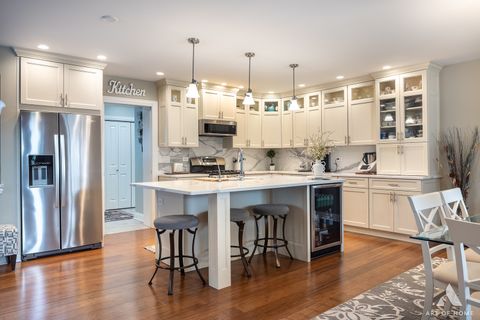 Tiny photo for 124 Sunrise Avenue, Willowbrook, IL 60527 (MLS # 12440001)