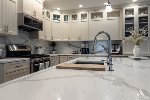 Tiny photo for 124 Sunrise Avenue, Willowbrook, IL 60527 (MLS # 12440001)