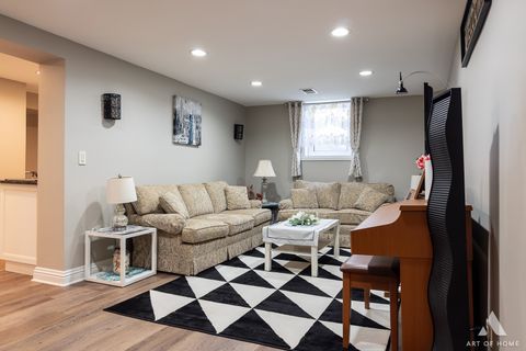 Tiny photo for 124 Sunrise Avenue, Willowbrook, IL 60527 (MLS # 12440001)