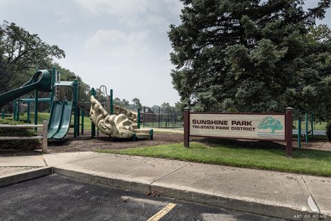 Tiny photo for 124 Sunrise Avenue, Willowbrook, IL 60527 (MLS # 12440001)