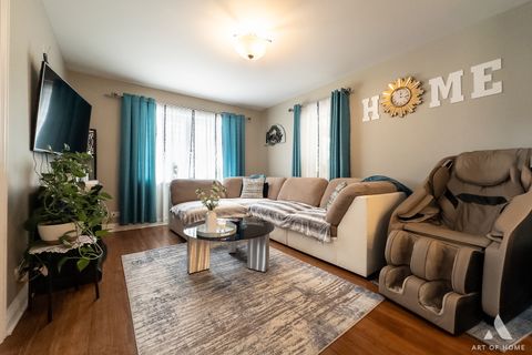 Tiny photo for 124 Sunrise Avenue, Willowbrook, IL 60527 (MLS # 12440001)