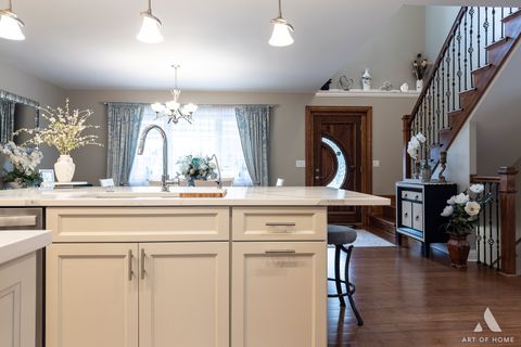 Tiny photo for 124 Sunrise Avenue, Willowbrook, IL 60527 (MLS # 12440001)