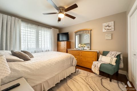 Tiny photo for 124 Sunrise Avenue, Willowbrook, IL 60527 (MLS # 12440001)