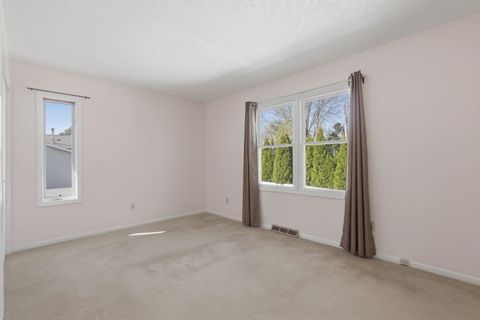 Tiny photo for 3960 N Tam-O-Shanter Drive, Bettendorf, IA 52722 (MLS # 12612133)