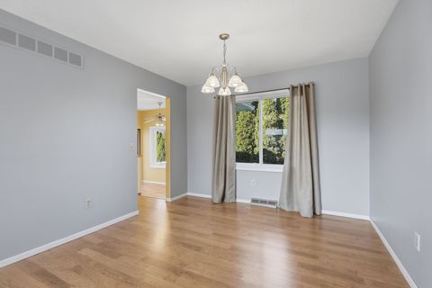 Tiny photo for 3960 N Tam-O-Shanter Drive, Bettendorf, IA 52722 (MLS # 12612133)