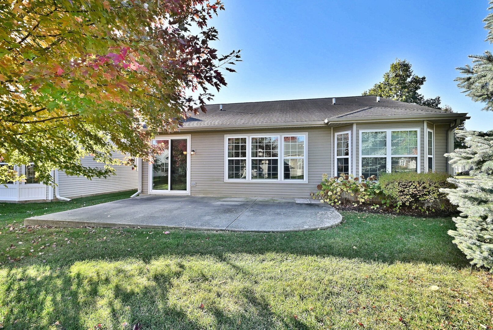 2832 Beacon Point Circle