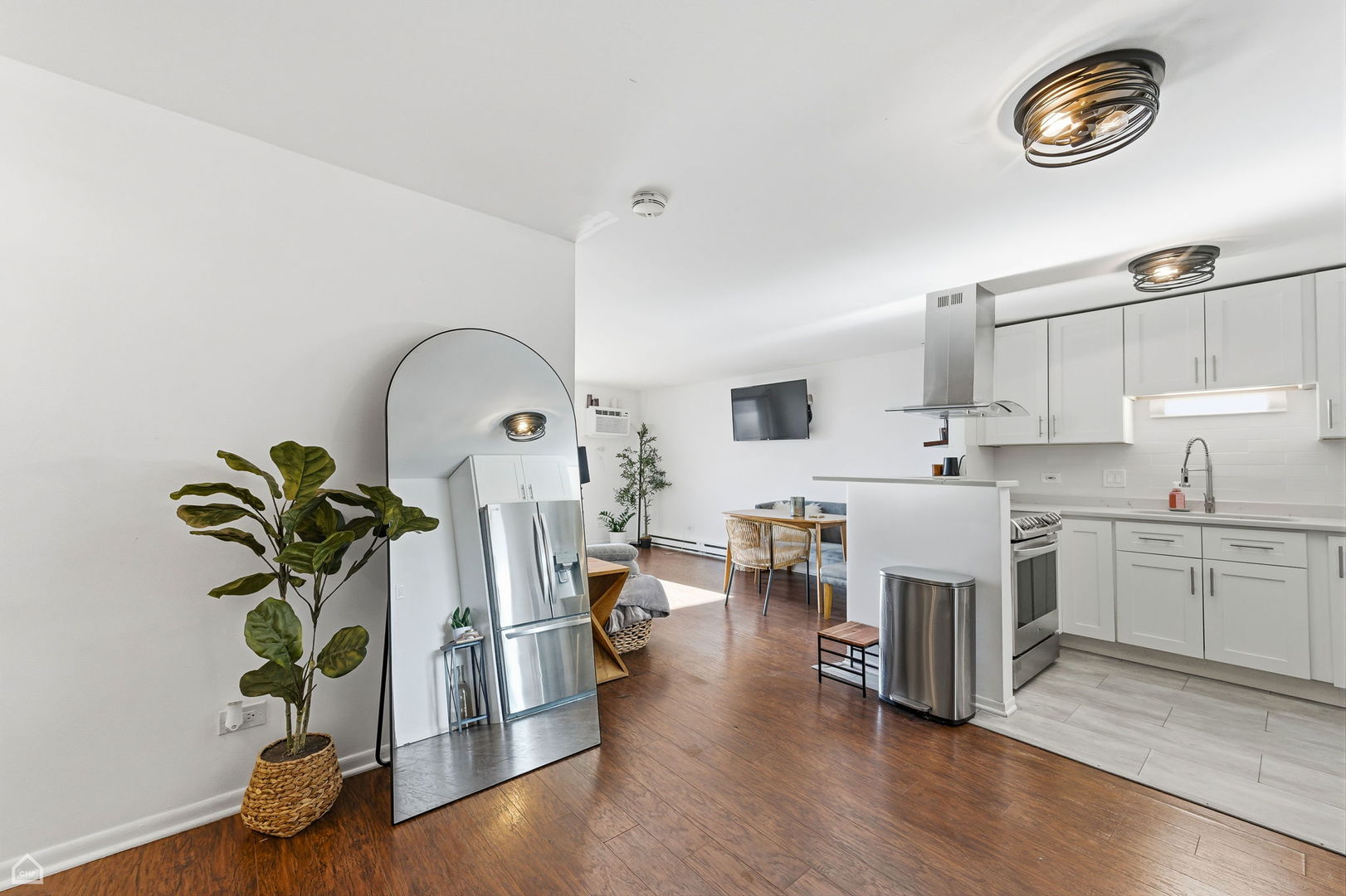 Elmwood Park, Illinois 60707, United States, 1 Bedroom Bedrooms, ,1 BathroomBathrooms,Residential,Pending,256735