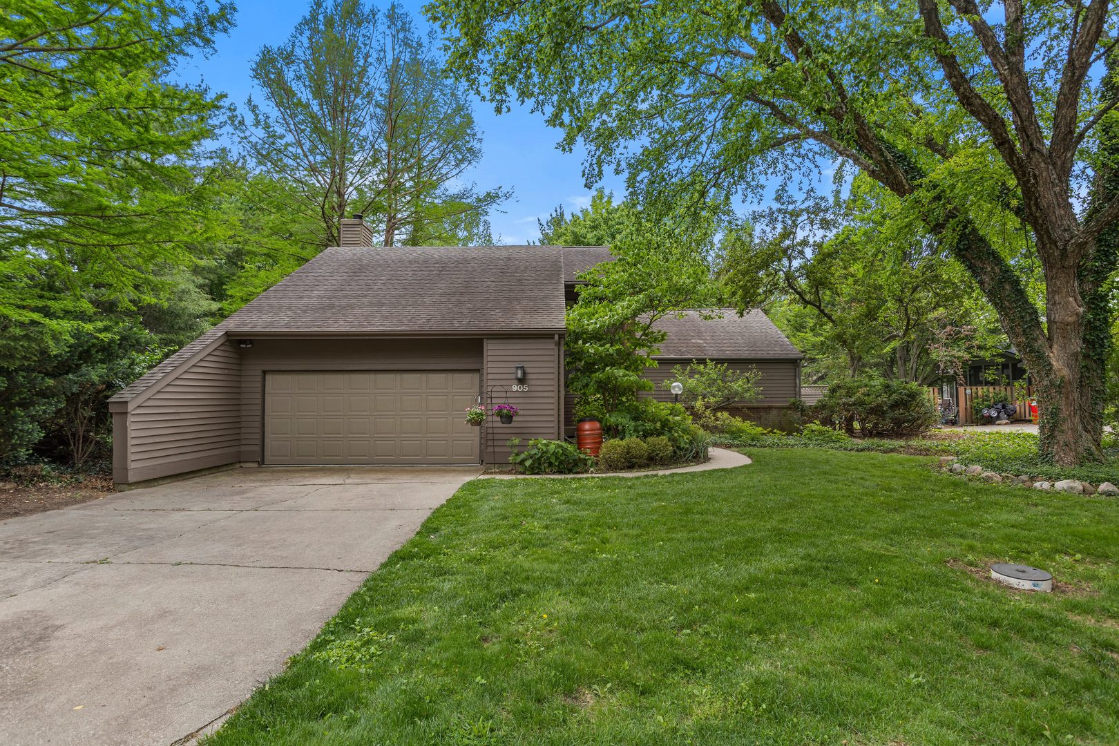 905 Barclay Court
