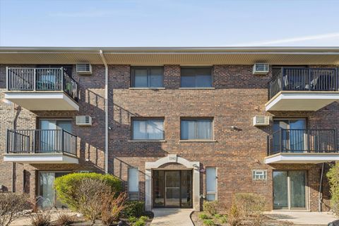 Photo of 1240 S LORRAINE Road #3B, Wheaton, IL 60189 (MLS # 12608417)