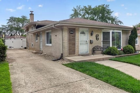 Tiny photo for 2936 Sunnyside Avenue, Westchester, IL 60154 (MLS # 12651153)