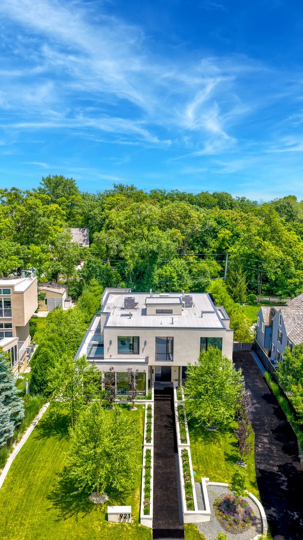 921 Sheridan Road