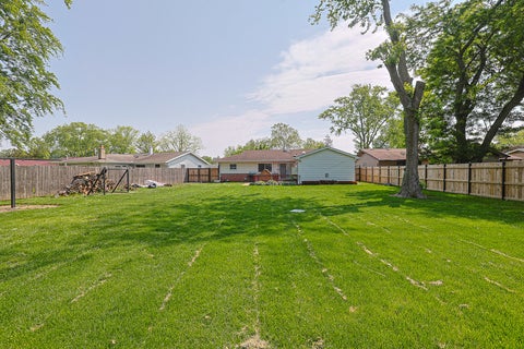 Tiny photo for 521 Edgewood Lane, Elk Grove Village, IL 60007 (MLS # 12707974)
