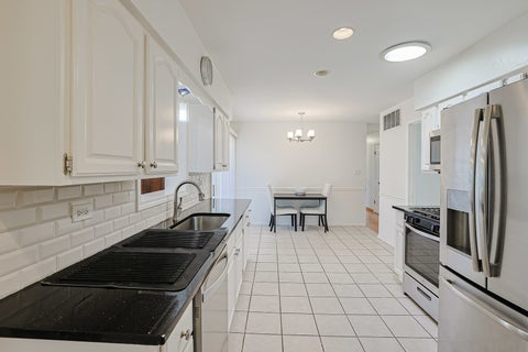 Tiny photo for 521 Edgewood Lane, Elk Grove Village, IL 60007 (MLS # 12707974)
