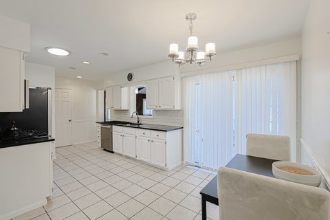 Tiny photo for 521 Edgewood Lane, Elk Grove Village, IL 60007 (MLS # 12707974)