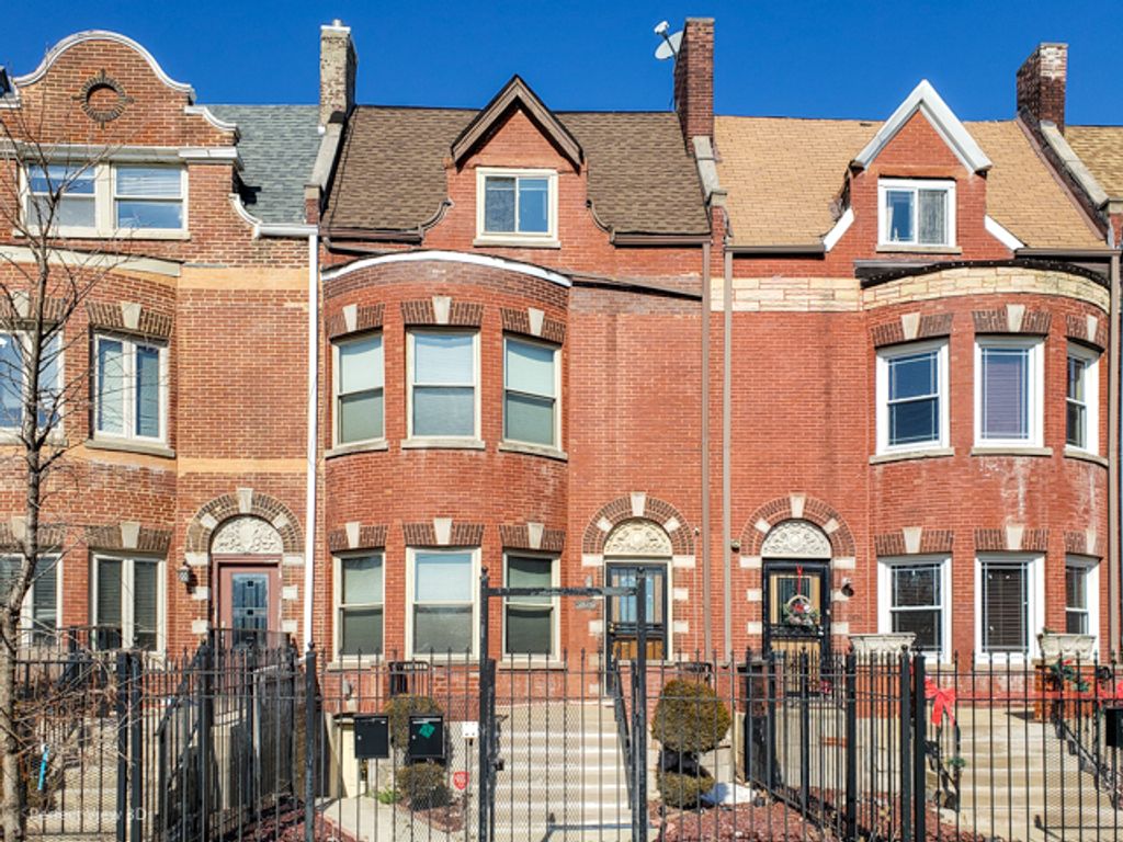 Photo for 1502 E Marquette Road, Chicago, IL 60637 (MLS # 12454200)