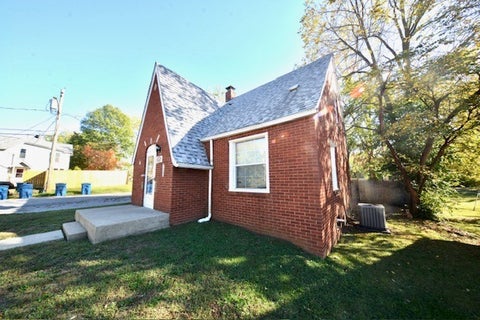 Tiny photo for 1501 Viola Avenue, Mt Vernon, IL 62864 (MLS # 12710148)