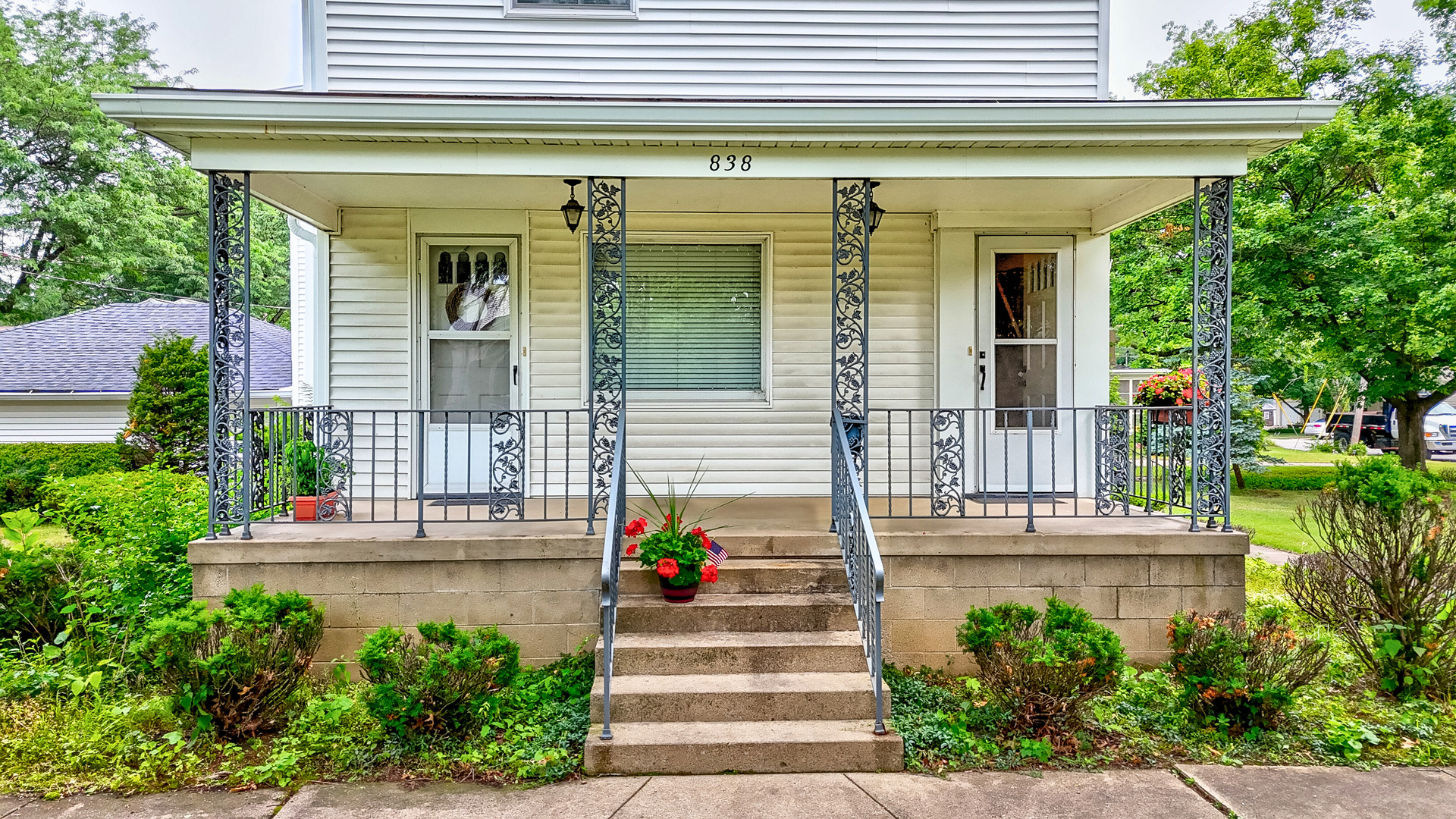 838 Congress Street