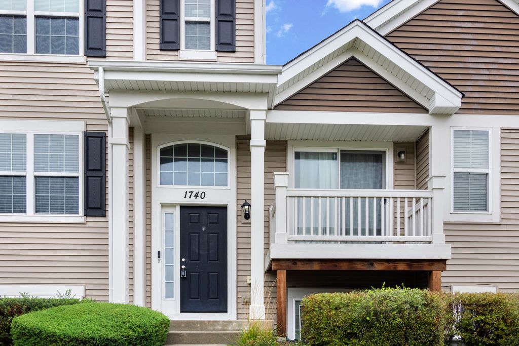 Photo for 1740 Spinnaker Street, Pingree Grove, IL 60140 (MLS # 12493829)