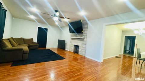 Tiny photo for 809 N 12TH Street, Herrin, IL 62948 (MLS # EB460249)