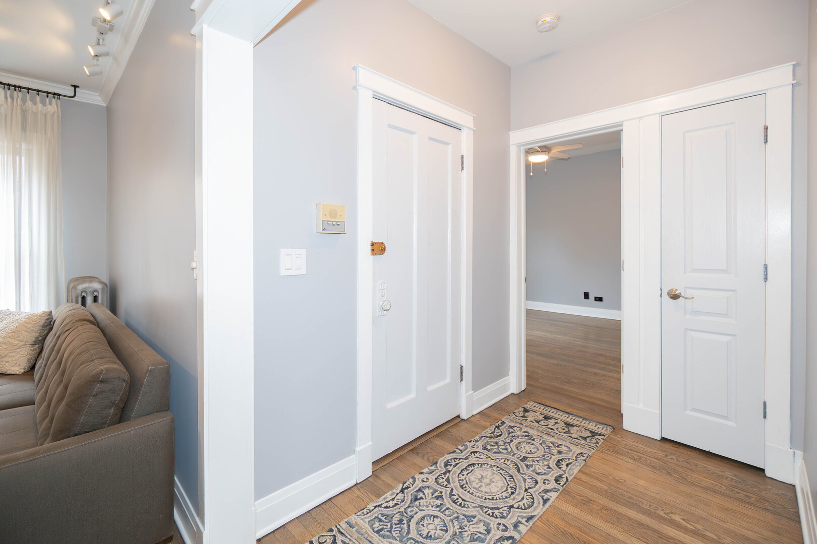 536 1/2 W Cornelia Avenue 3