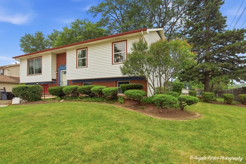 Photo of 15 Old Mill Grove Road, Lake Zurich, IL 60047 (MLS # 12710917)