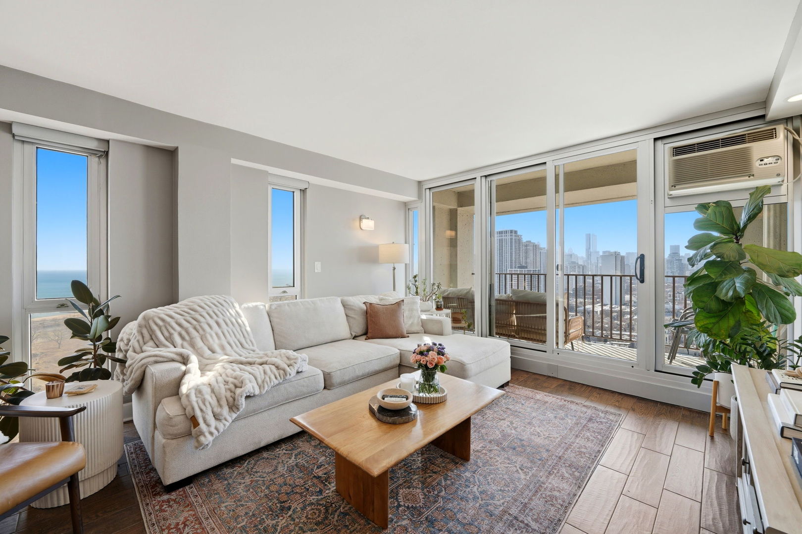 1960 N Lincoln Park West 2709