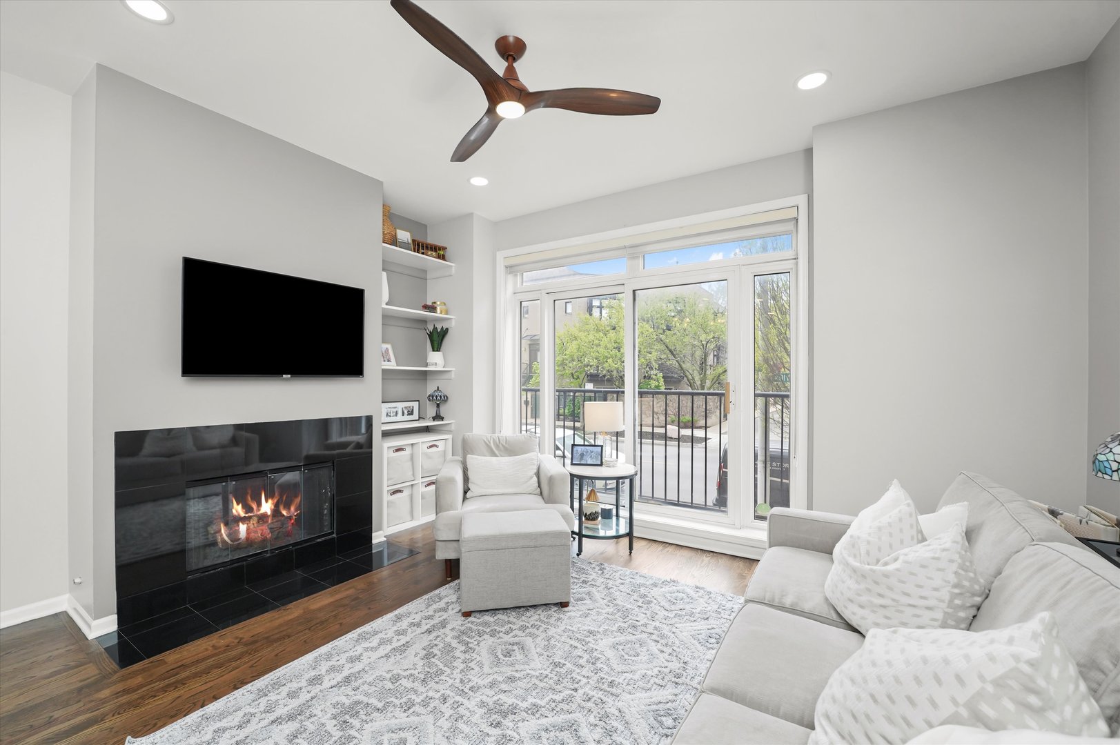 1730 W Diversey Parkway 1E