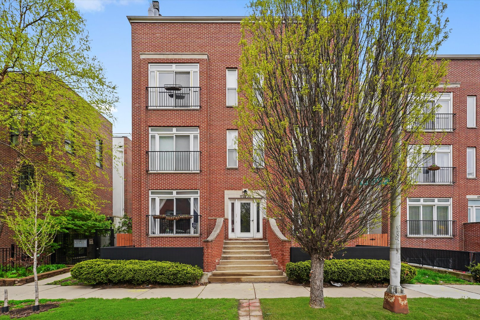 1730 W Diversey Parkway 1E