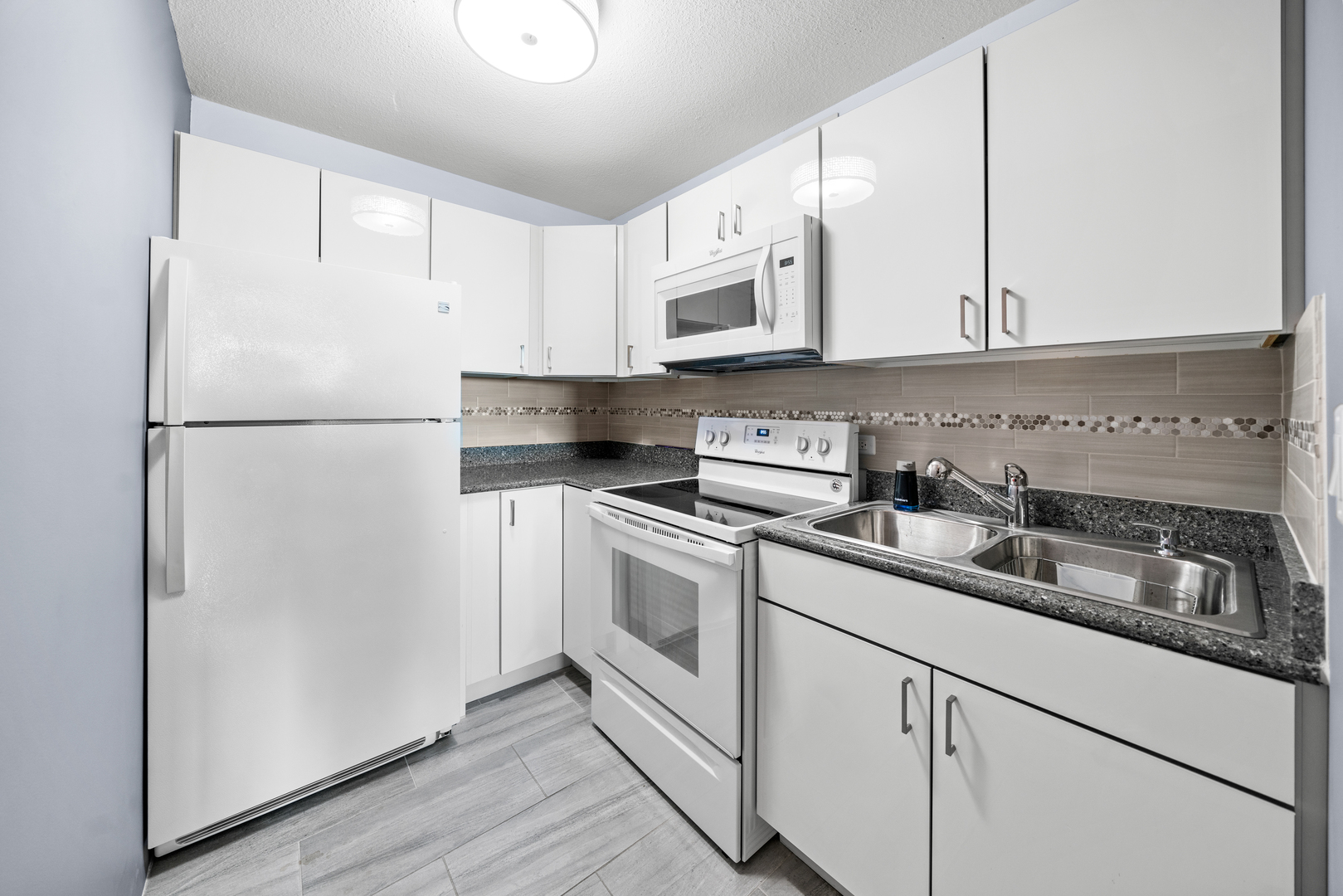 2728 N Hampden Court 605