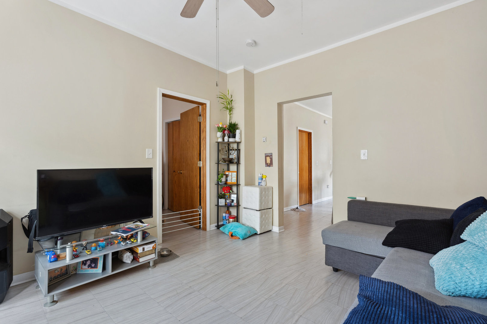 1443 W 49th Place