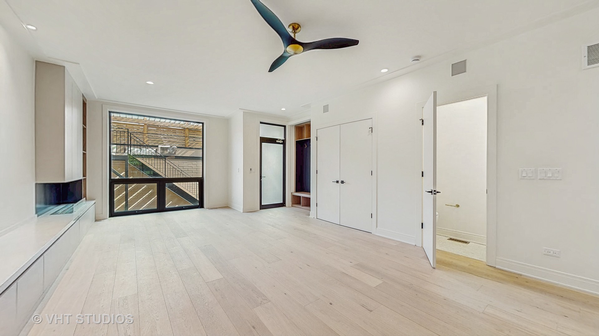 642 W Webster Avenue 1